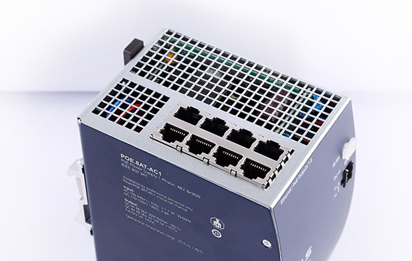 带 8 个 PoE+ 端口的工业 PoE 供应器 带 8 个 PoE+ 端口的工业 PoE 供应器